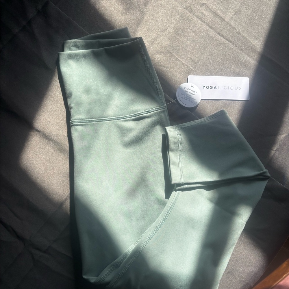 Yogalicious Lux Everyday Ankle Tights in Sage